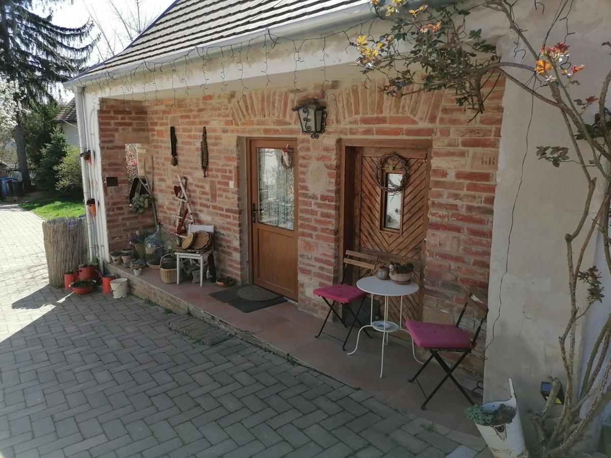 Mives Vendeghaz Hotel Pogány Exterior photo